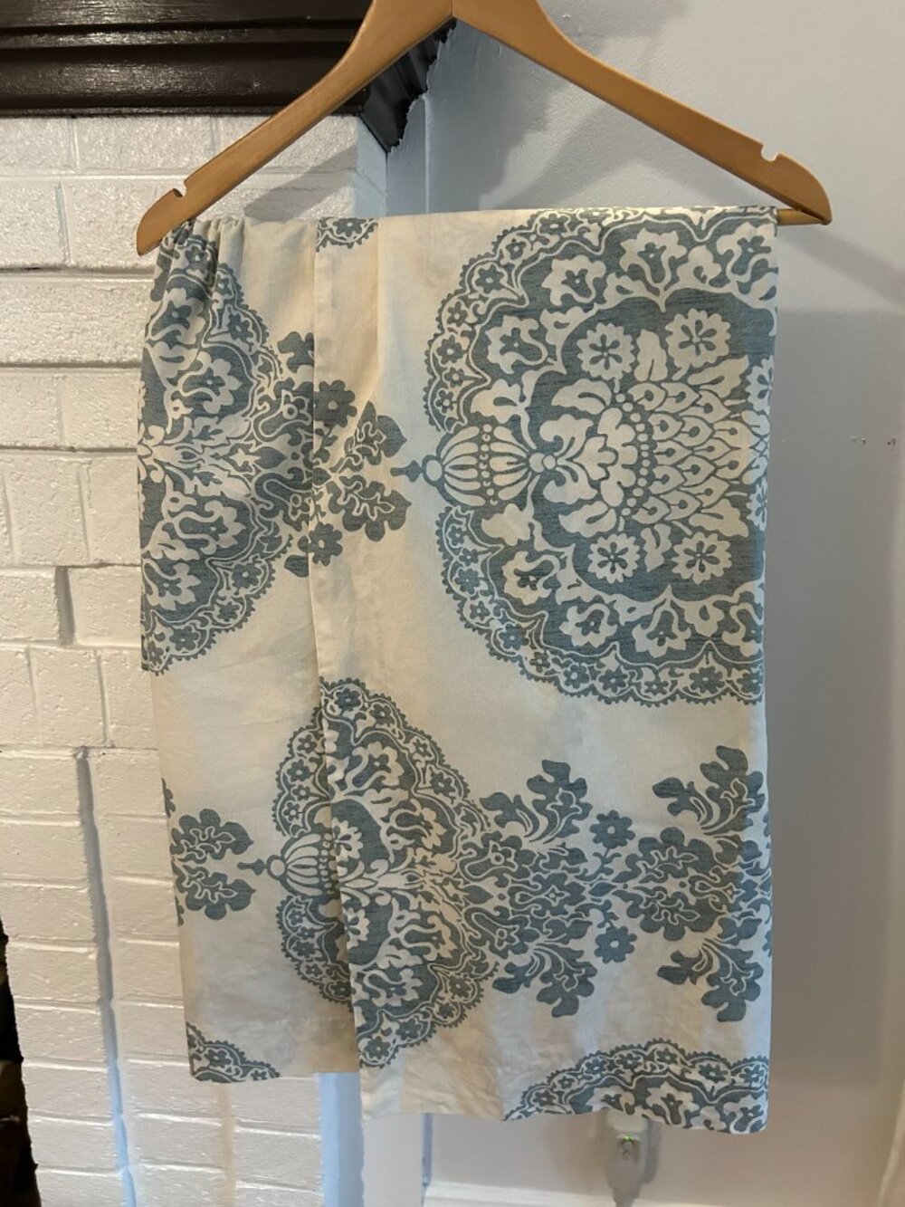 Pottery Barn Luciana Medallion Damask King Pillow Shams (2) 36 X 20